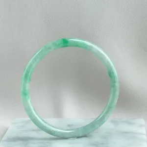 90957 57.0mm Slim Cut Rounded Jadeite Bangle Baby Green with Bright Green Floral